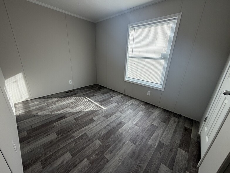 Building Photo - 38027 Leverette Ave