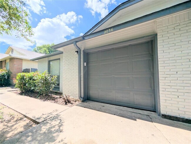 Building Photo - 2036 Redwing Way