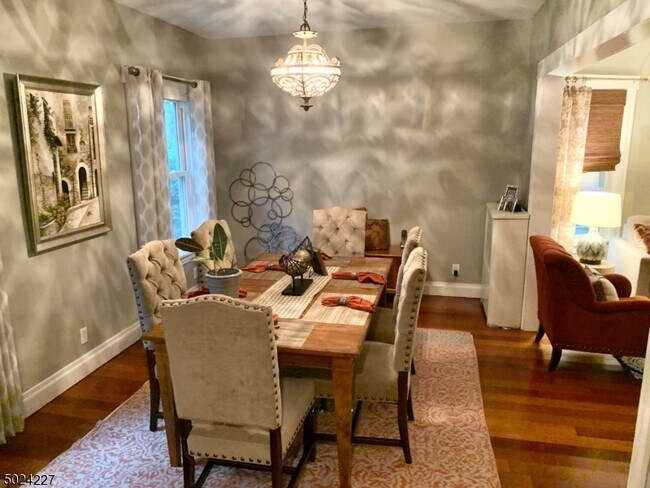 Building Photo - 36 Burnet St