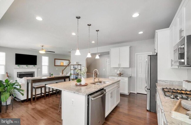 Building Photo - 437 Boxelder Dr