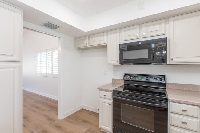 Building Photo - 2607 E Larkspur Dr