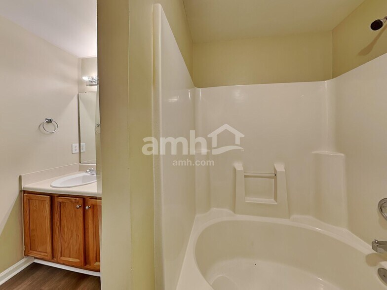 Building Photo - 3941 Tyler Bluff Ln