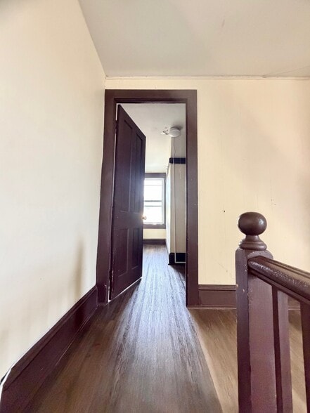 Building Photo - 20 Elm St