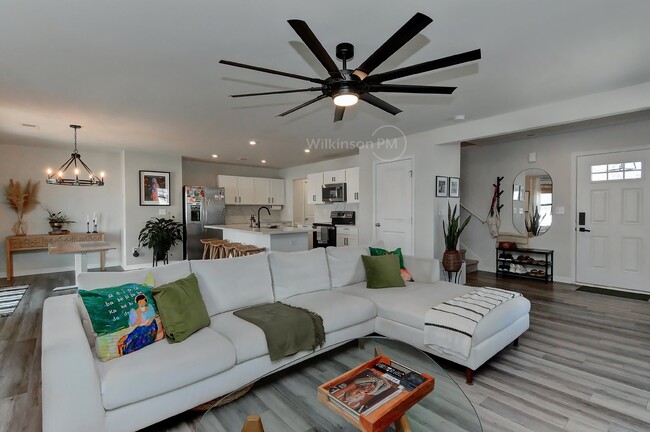 Building Photo - Stunning 4BD/2.5BTH 2-Story Single Family ...