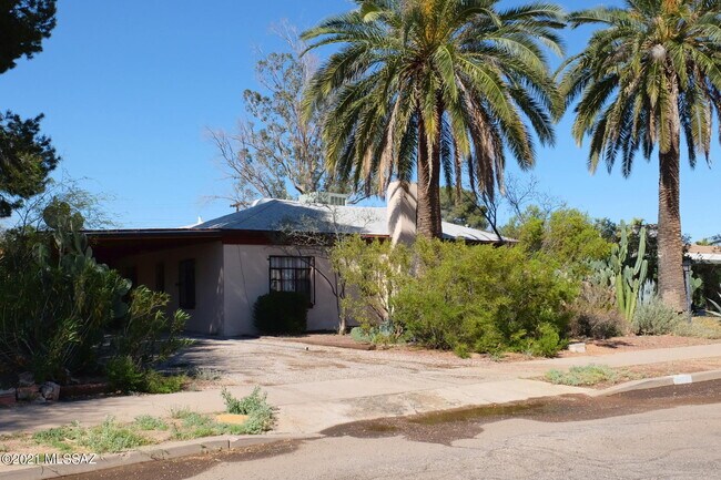 Building Photo - 3941 E Louis Ln