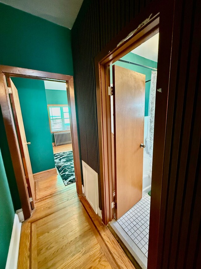 Building Photo - SPACIOUS & MODERN 3 BED/2.5 BA HOUSE w/ AC-Inlaid HARDWOOD Flooring-WASHER/DRYER & Rear PATIO in ...