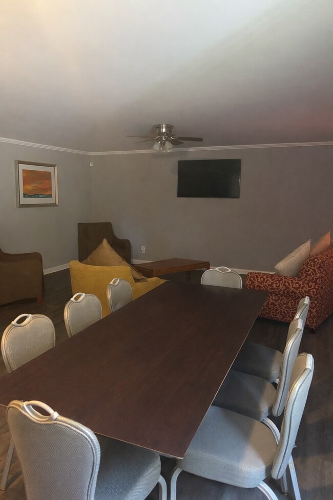 Building Photo - 814 Pierce Ave