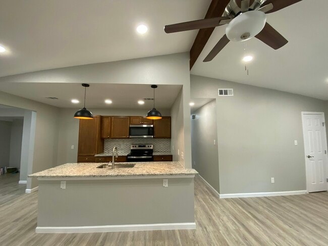 Building Photo - 1001 Paula Dr