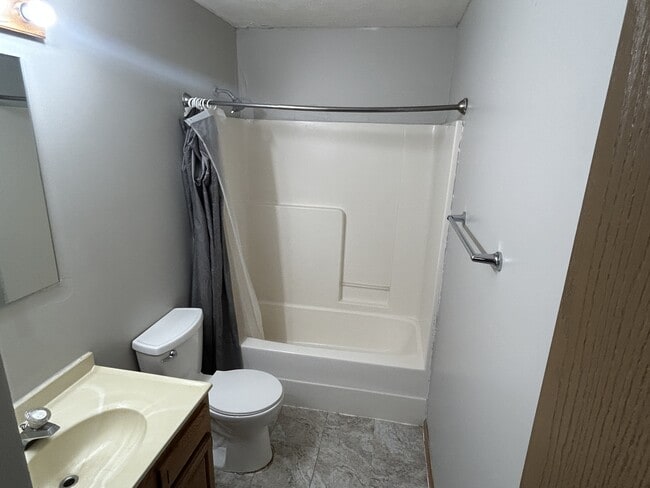 Building Photo - 2910 N 42nd St