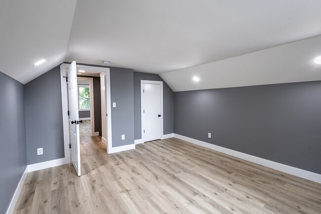 Building Photo - 120 College Street Rd