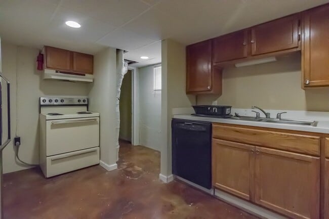 Building Photo - COLLEGE PRE-LEASING