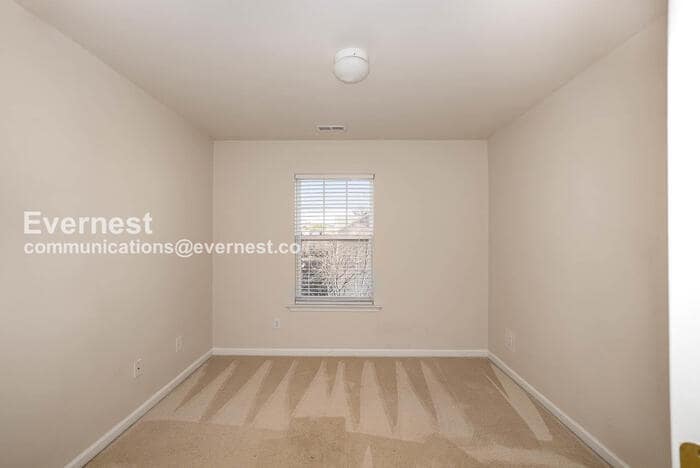 Building Photo - 322 Linden Park Ln