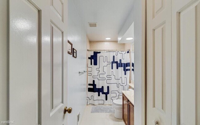 Building Photo - 3 br, 3 bath House - 15411 Pine Tree Court