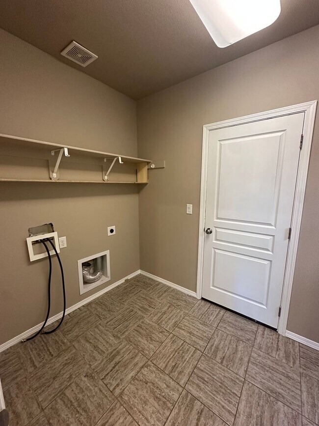 Building Photo - Comfortable Bend Living – 3 Bedroom Home with Spacious Bonus Room!