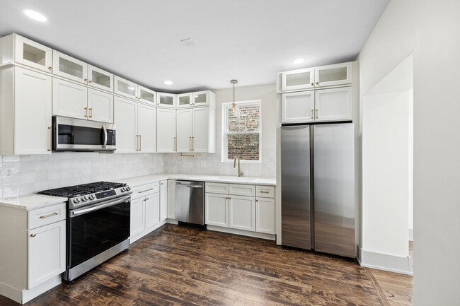 Building Photo - 1910 S Harvey Ave