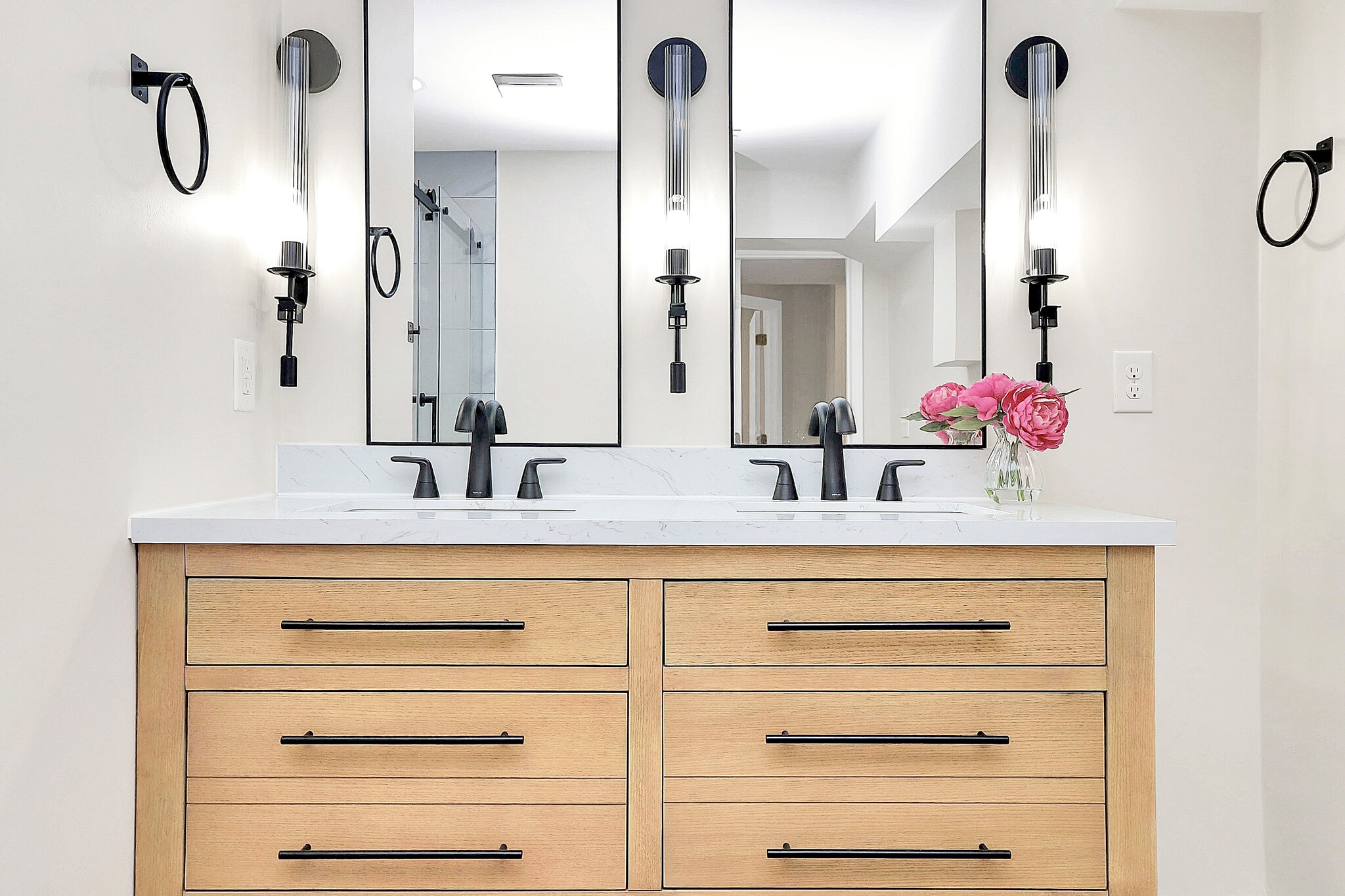 Building Photo - 7737 Batavia Ln