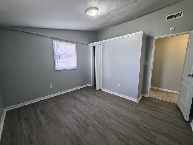 Building Photo - 4709 Ribble Rd