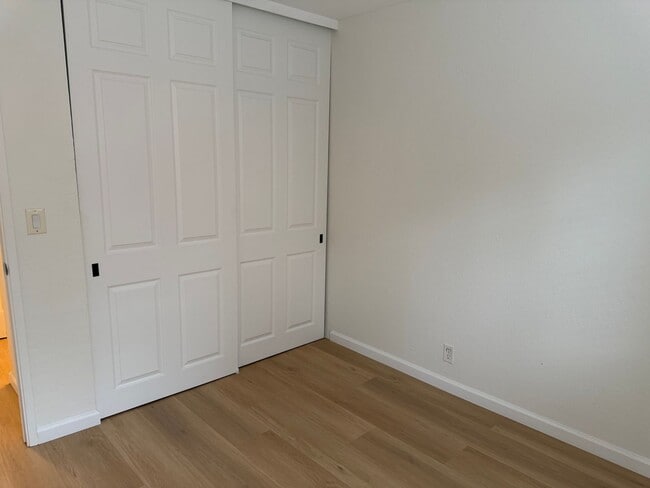 Building Photo - Spacious Corner Lot Home with Upgraded Fea...