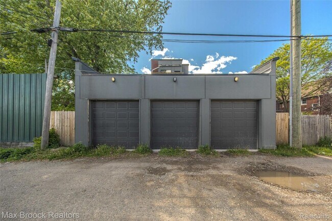 Building Photo - 4530 Commonwealth St