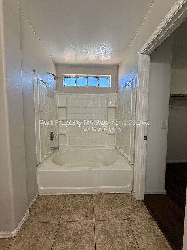 Building Photo - 3930 W Irwin Ave