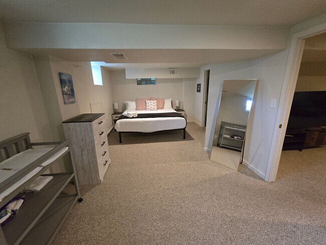 Building Photo - Stunning 4Bed 2bath House in Point Breeze!...