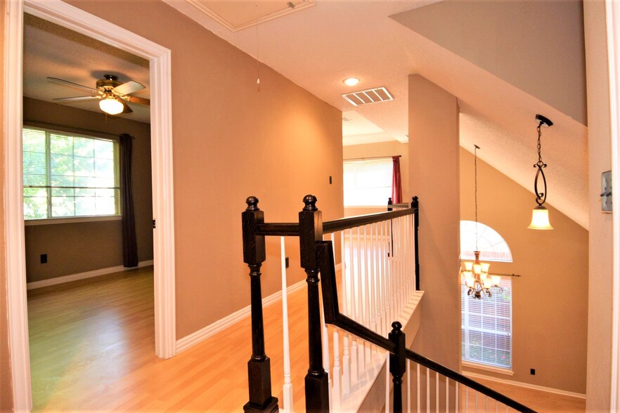 Building Photo - 100 Morning Star Ct