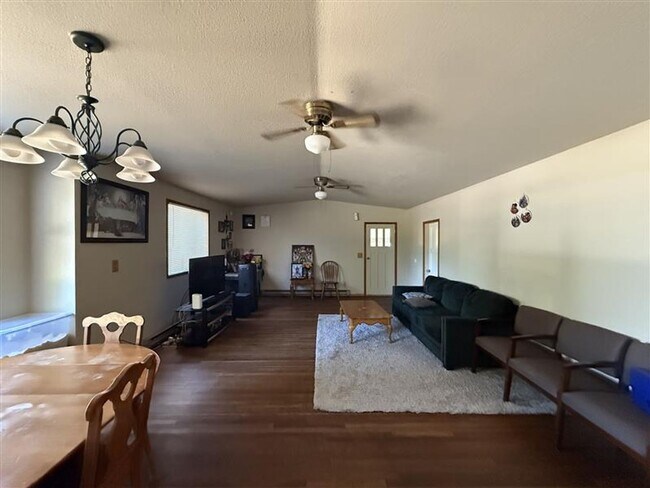Building Photo - 4 Bedroom House for Rent