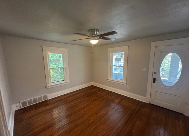 Building Photo - 15815 Parkgrove Ave