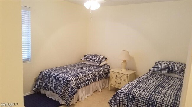 Building Photo - 1075 Foxfire Ln