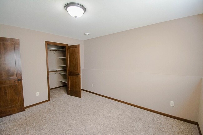 Building Photo - Move-In Ready NW Rochester Home with Finished Lower Level