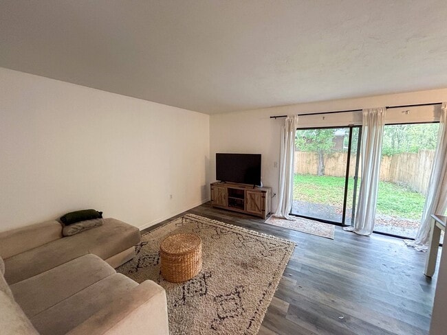 Building Photo - 1038 SW 6th Dr