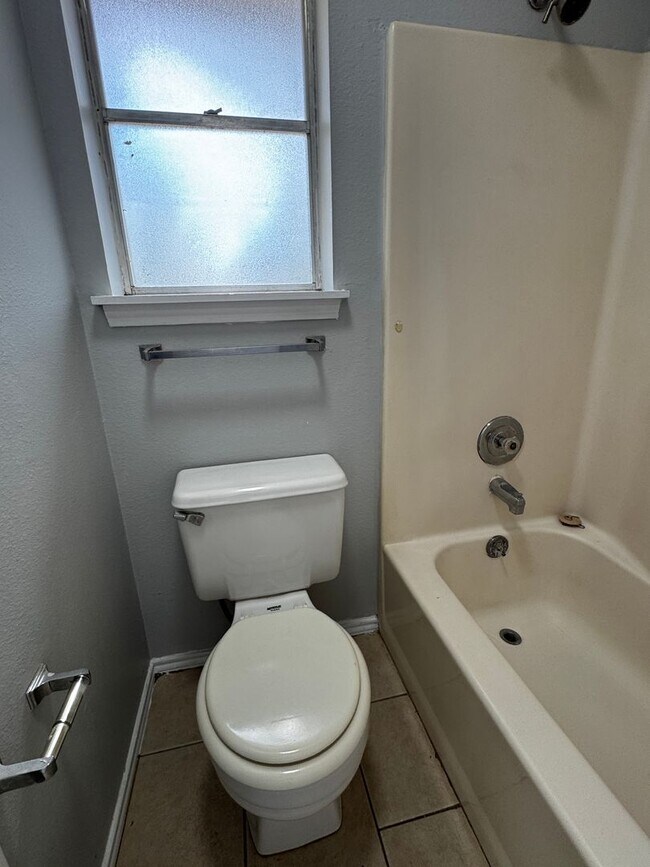 Building Photo - 14414 Watermill