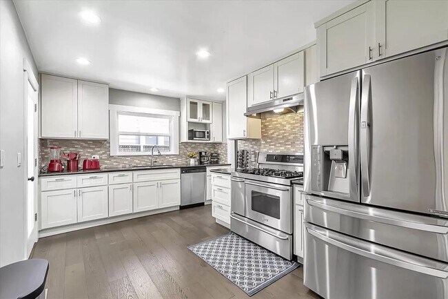 Building Photo - 860 S 8th St