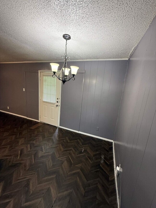 Building Photo - Conveniently Located Haven Near Austin Hotspots