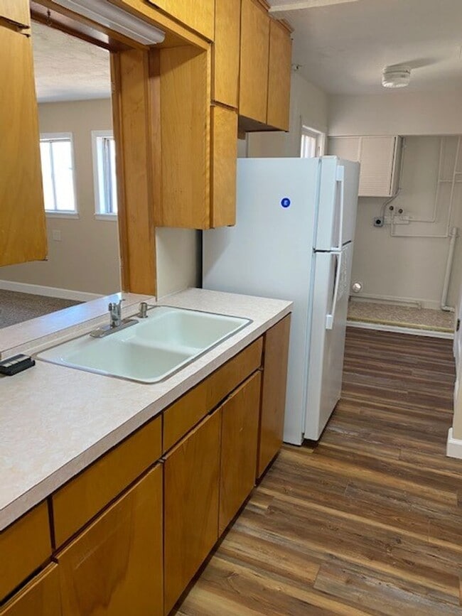 Building Photo - ALL PROSPECTIVE TENANTS MUST SUBMIT A $58 ...
