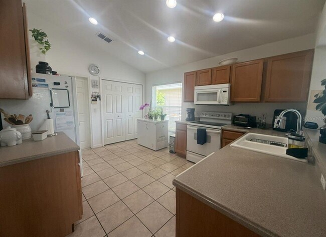 Building Photo - 5539 San Gabriel Way
