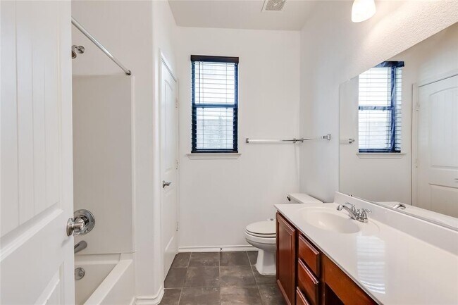 Building Photo - 1029 Brighton Pl