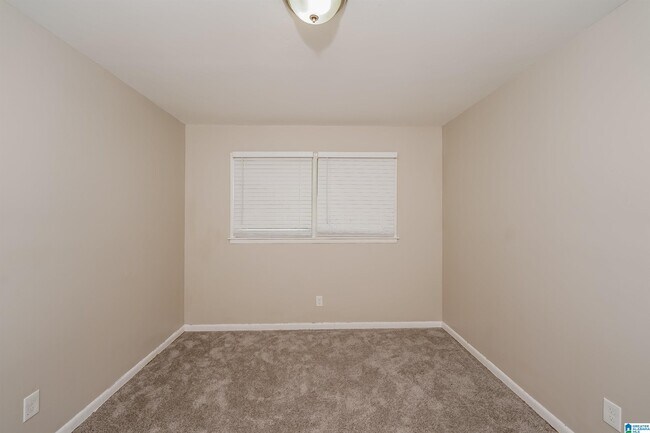 Building Photo - 432 13th Ct NW