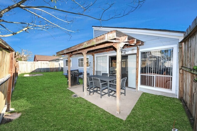 Building Photo - 11726 Lima Dr