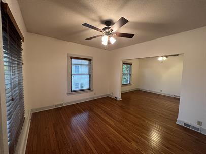 Building Photo - "Charming 2-Bedroom Minneapolis Retreat - Spacious 960 Sq. Ft. Home!"