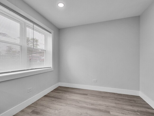 Building Photo - 6751 N Olmsted Ave