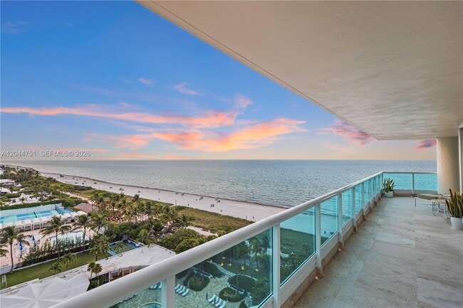 Building Photo - 5025 Collins Ave