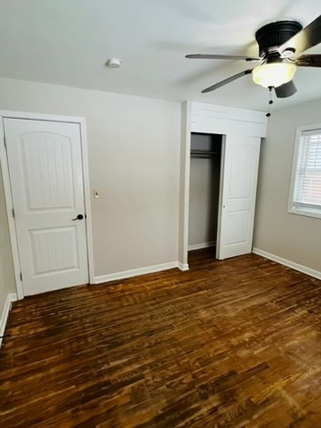 Building Photo - Charming 3 Bedroom Home