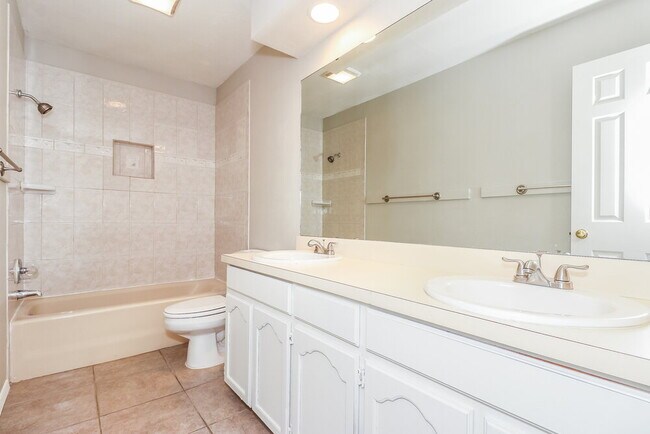 Building Photo - 3816 Ashley Ln