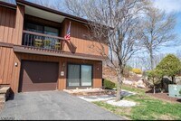 Building Photo - 739 Upper Way