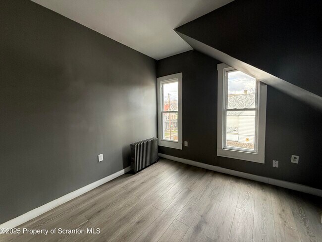 Building Photo - 2204 Golden Ave