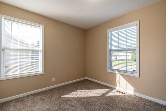 Building Photo - 102 Brandi Ct