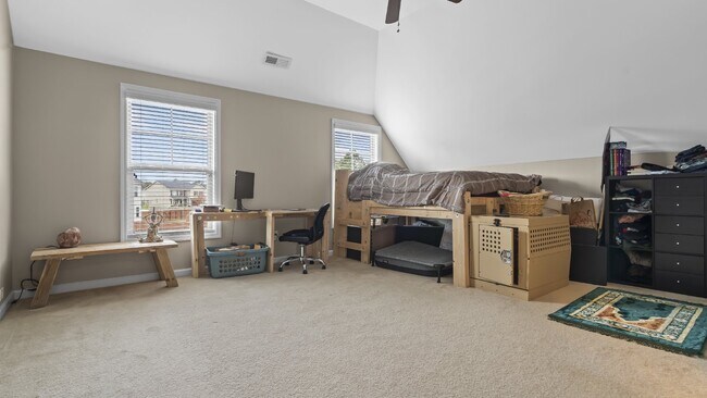 Building Photo - Towne Pointe