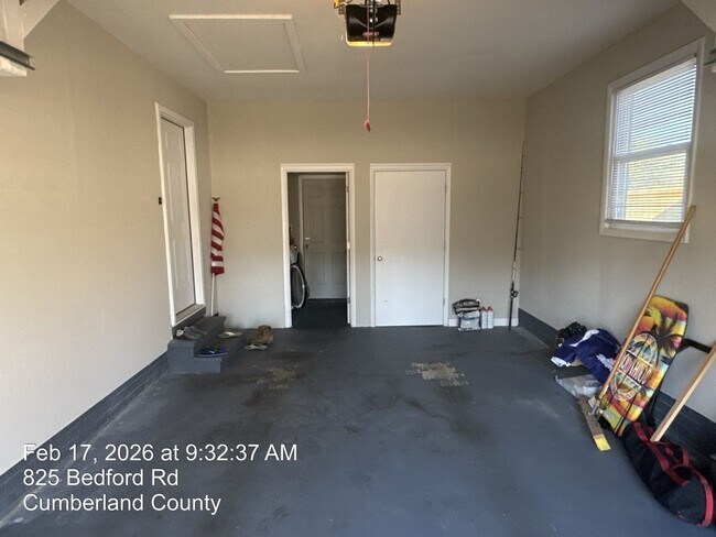 Building Photo - 825 Bedford Rd