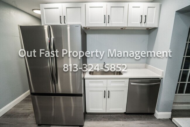 Building Photo - Bright Corner-Lot Home Near Bayshore and City Conveniences